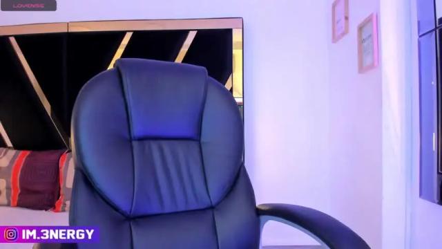 Image 2 of rose_mendes Stream on Chaturbate on 15 months ago