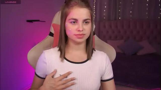 Image 4 of roseallan Stream on Chaturbate on 3 months ago