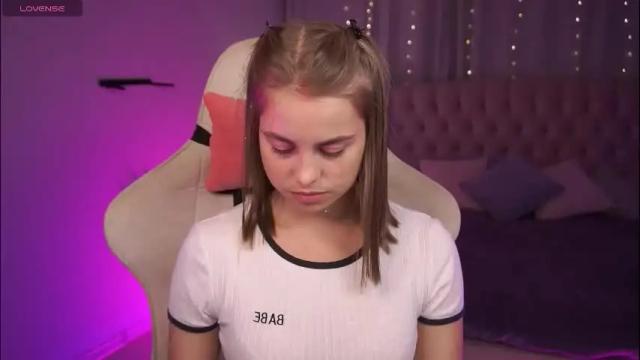 Image 6 of roseallan Stream on Chaturbate on 3 months ago