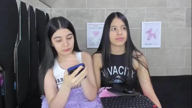 Image 2 of roseandmiah Stream on Chaturbate on 24 days ago