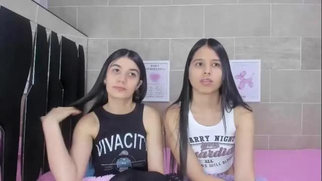 Image 2 of roseandmiah Stream on Chaturbate on 1 month ago