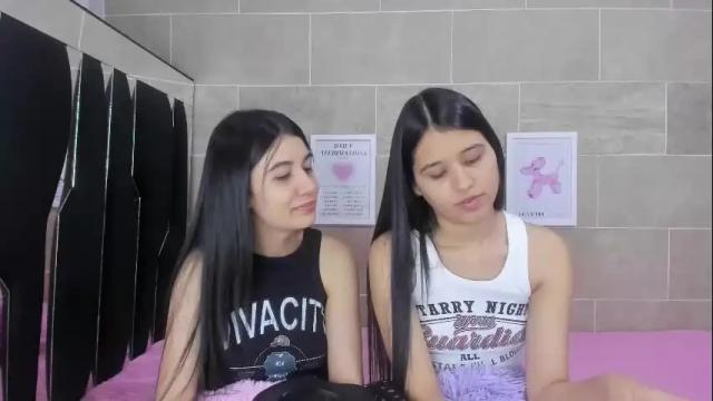 Image 3 of roseandmiah Stream on Chaturbate on 1 month ago