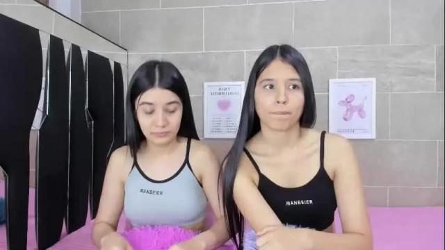 Image 12 of roseandmiah Stream on Chaturbate on 1 month ago