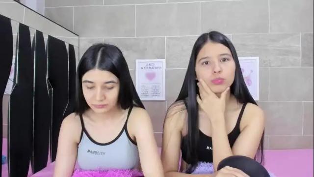 Image 2 of roseandmiah Stream on Chaturbate on 1 month ago