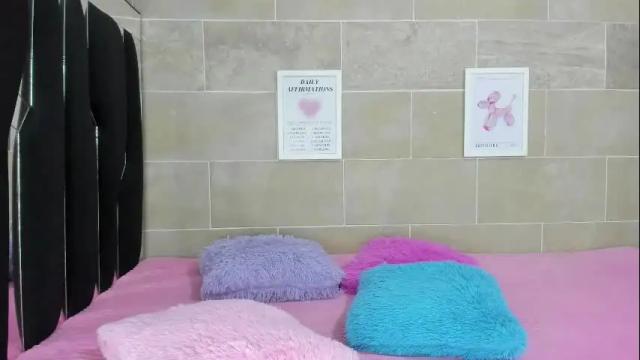 Image 2 of roseandmiah Stream on Chaturbate on 20 days ago
