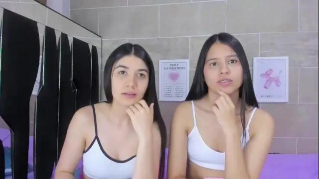 Image 11 of roseandmiah Stream on Chaturbate on 15 days ago