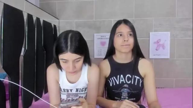 Image 2 of roseandmiah Stream on Chaturbate on 13 days ago