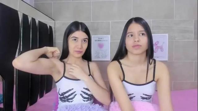 Image 7 of roseandmiah Stream on Chaturbate on 10 days ago