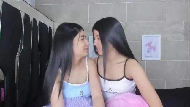 Image 4 of roseandmiah Stream on Chaturbate on 7 days ago