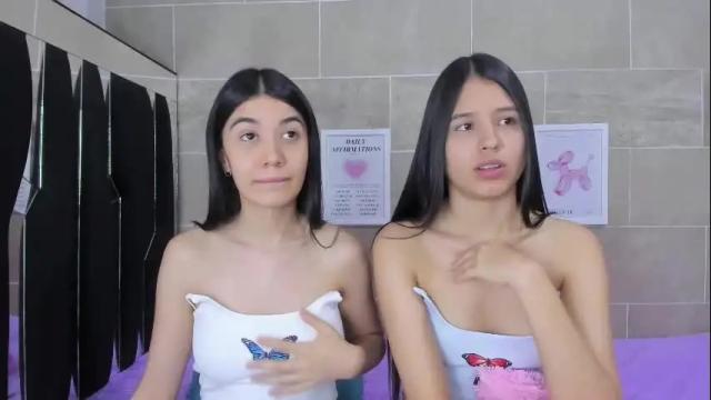 Image 11 of roseandmiah Stream on Chaturbate on 4 days ago