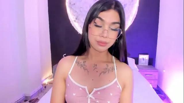Image 2 of rosecassie Stream on Chaturbate on 1 month ago