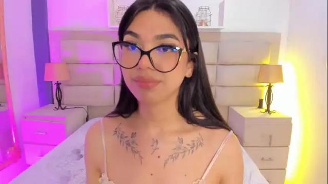Image 2 of rosecassie Stream on Chaturbate on 26 days ago