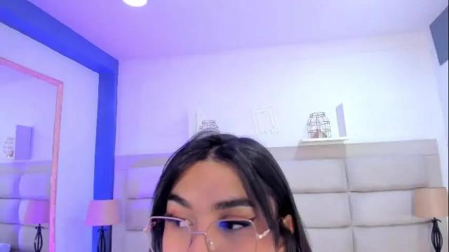 Image 11 of rosecassie Stream on Chaturbate on 17 days ago