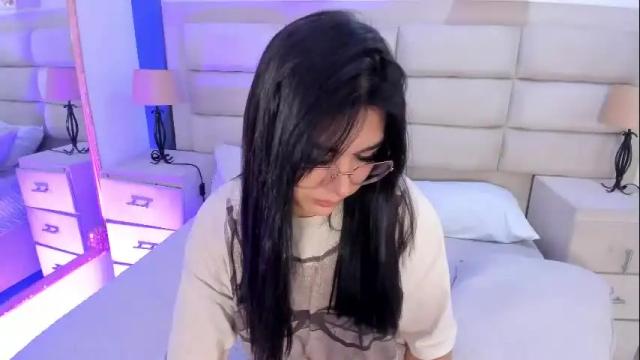 Image 8 of rosecassie Stream on Chaturbate on 17 days ago