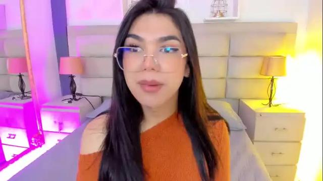 Image 8 of rosecassie Stream on Chaturbate on 15 days ago
