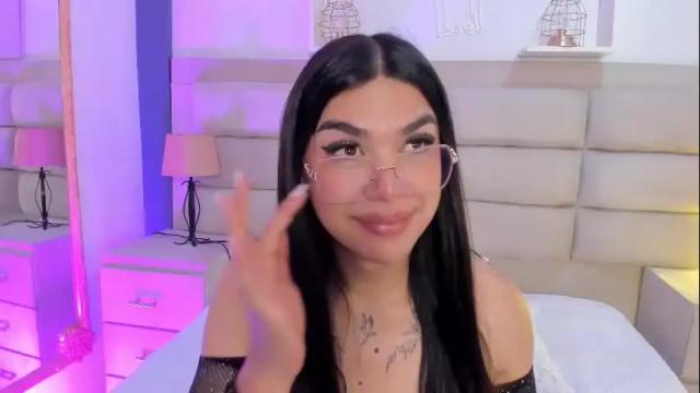 Image 3 of rosecassie Stream on Chaturbate on 9 days ago