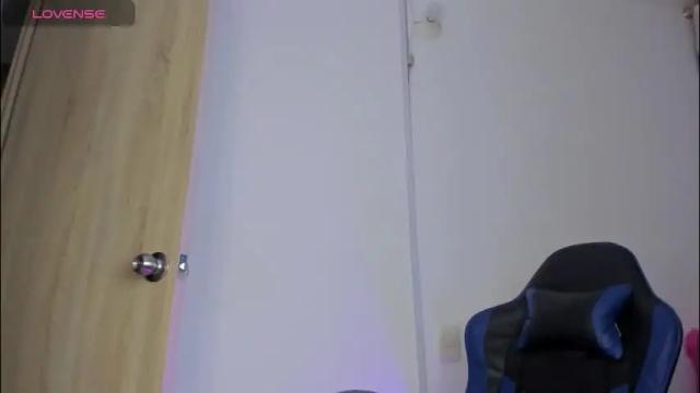 Image 8 of roseliam_ Stream on Chaturbate on 2 months ago