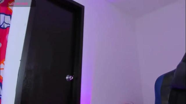 Image 7 of roseliam_ Stream on Chaturbate on 2 months ago