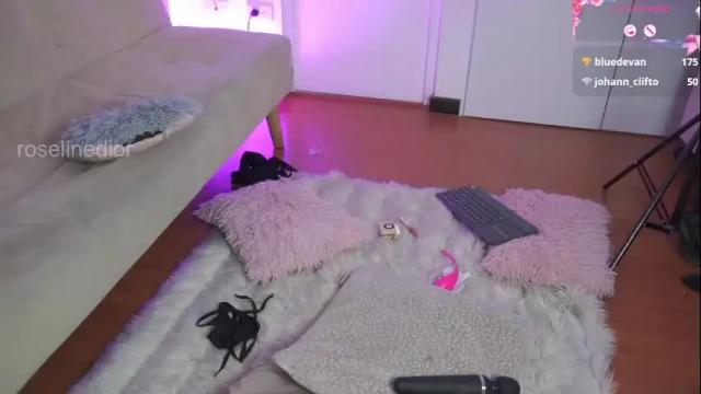 Image 6 of roselinedior Stream on Chaturbate on 28 days ago