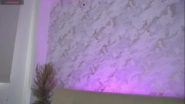 Image 2 of roselinedior Stream on Chaturbate on 3 days ago