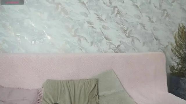 Image 2 of roselinedior Stream on Chaturbate on 1 month ago