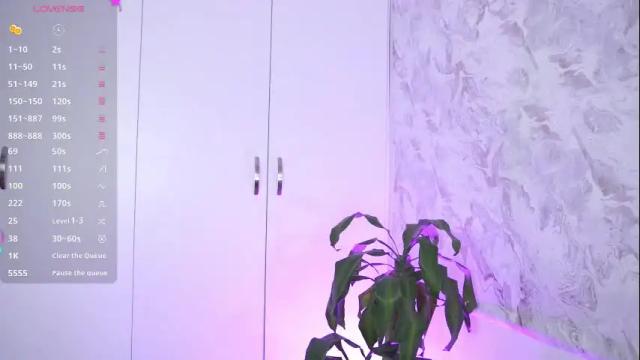 Image 2 of roselinedior Stream on Chaturbate on 1 month ago