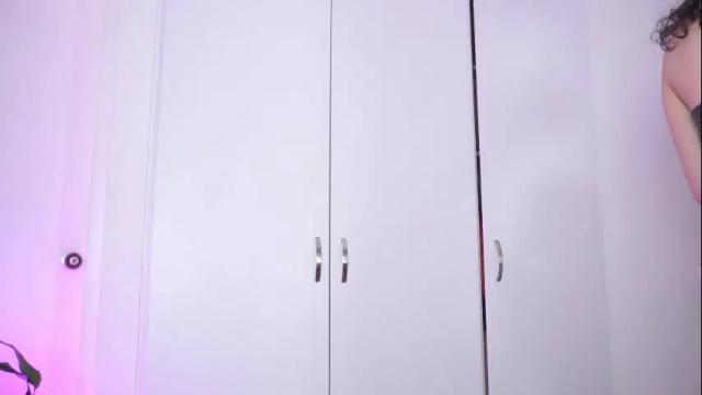 Image 6 of roselinedior Stream on Chaturbate on 19 days ago