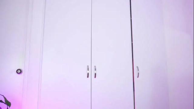 Image 8 of roselinedior Stream on Chaturbate on 19 days ago