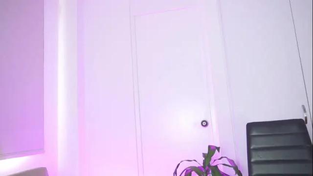 Image 2 of roselinedior Stream on Chaturbate on 14 days ago