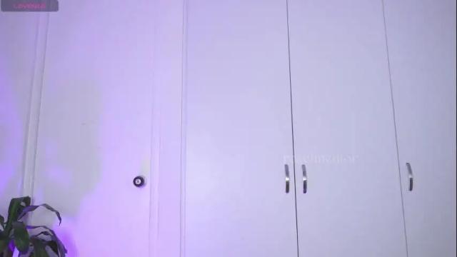 Image 7 of roselinedior Stream on Chaturbate on 7 days ago