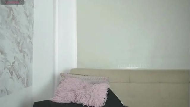 Image 10 of roselinedior Stream on Chaturbate on 4 days ago