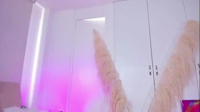 Image 11 of roselinedior Stream on Chaturbate on 1 month ago