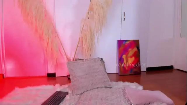 Image 12 of roselinedior Stream on Chaturbate on 1 month ago