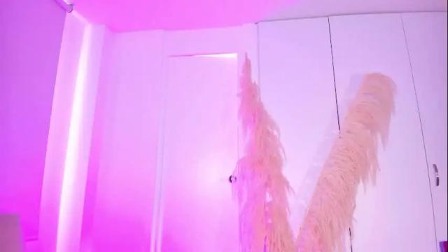 Image 2 of roselinedior Stream on Chaturbate on 1 month ago