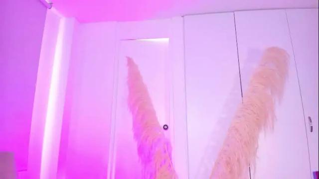 Image 3 of roselinedior Stream on Chaturbate on 1 month ago