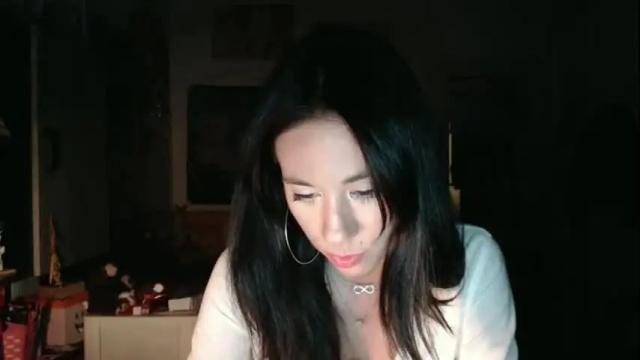 Image 12 of roselynsun Stream on Chaturbate on 2 months ago