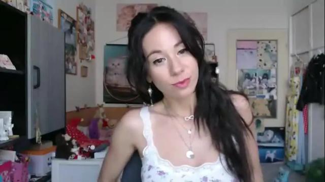 Image 3 of roselynsun Stream on Chaturbate on 1 month ago