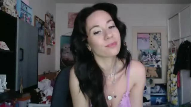 Image 11 of roselynsun Stream on Chaturbate on 1 month ago