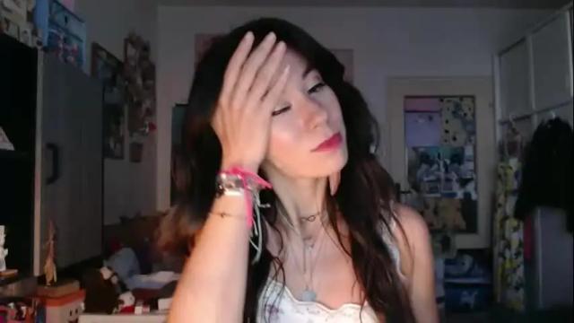 Image 2 of roselynsun Stream on Chaturbate on 1 month ago
