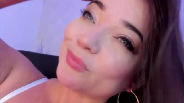 Image 2 of rosetaylorla Stream on Chaturbate on 3 days ago