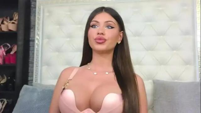 Image 3 of rosevanessa Stream on Chaturbate on 23 days ago