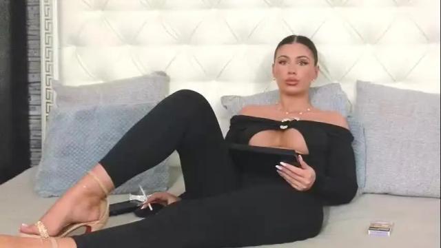 Image 2 of rosevanessa Stream on Chaturbate on 16 days ago
