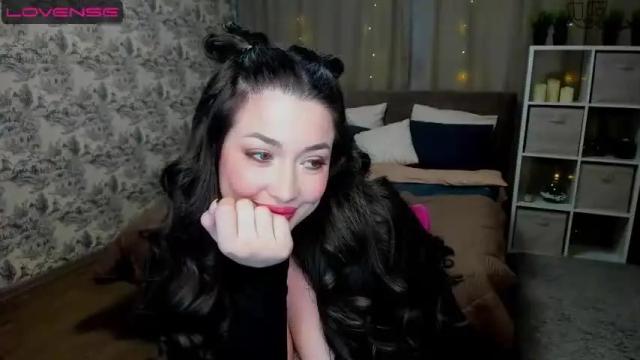 Image 6 of rosewiild Stream on Chaturbate on 13 months ago
