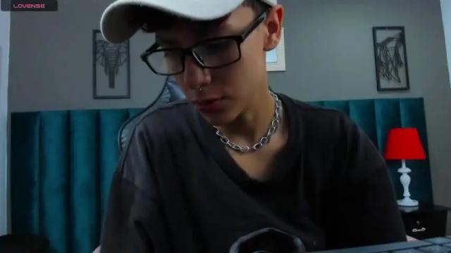 Thumbnail 1, rosewood_moon's Stream at Chaturbate, 15 months ago