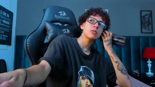 Image 10 of rosewood_moon Stream on Chaturbate on 16 months ago