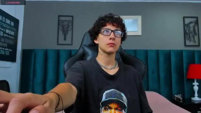 Image 3 of rosewood_moon Stream on Chaturbate on 16 months ago