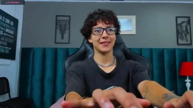 Image 4 of rosewood_moon Stream on Chaturbate on 16 months ago
