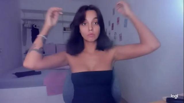 Image 2 of roshelle_xxx Stream on Chaturbate on 4 months ago