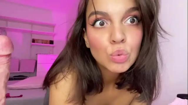 Image 4 of roshelle_xxx Stream on Chaturbate on 4 months ago