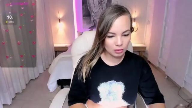 Image 6 of rosie_blakee Stream on Chaturbate on 14 months ago